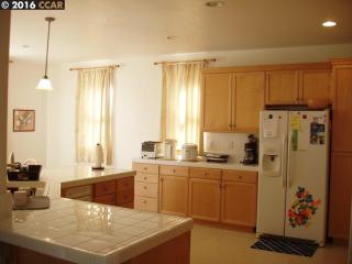 1087 Promenade St, Rodeo CA  94547-2706 exterior