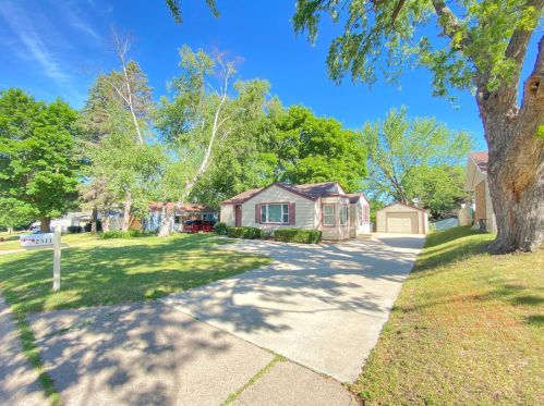 2311 Holloway Ave, Saint Paul MN  55109-4004 exterior