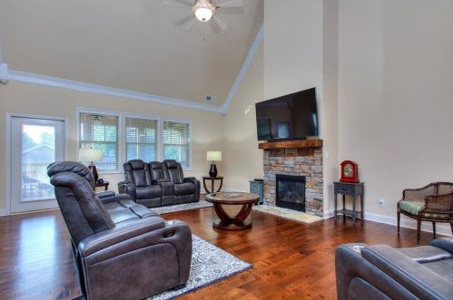 1561 Renaissance Dr, Conyers GA  30012-3896 exterior