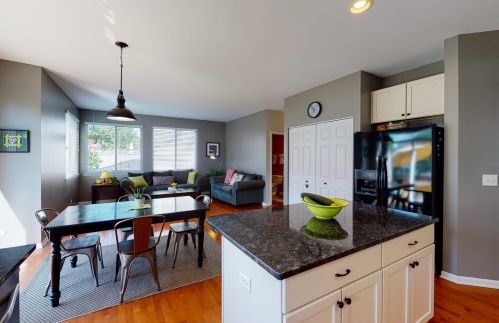 725 Bluebell Ln, Pingree Grove IL  60140-9154 exterior