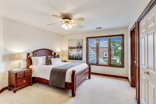 6972 Fieldstone Dr, Willowbrook IL  60527-6969 exterior