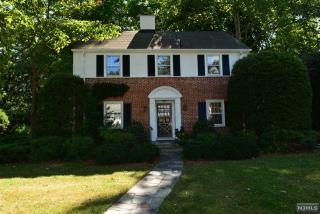 216 Gardner Rd, Ridgewood, NJ 07450-4802