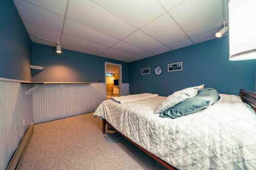 115 Fieldstone Dr, Londonderry NH  03053-2709 exterior