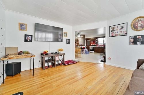 13 Irving Pl, Outwater, NJ 07026-1211