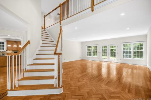 5 Christopher Ln, Norwalk CT  06851-3325 exterior