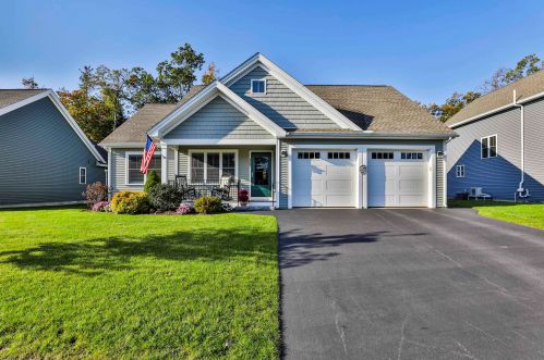 157 Shore Dr, Nashua, NH 03062-1382