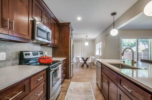 3213 Collins Blvd, Garland TX 75044-3617 exterior