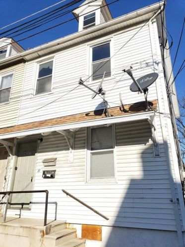 437 Harrison St, Allentown, PA 18103-3321