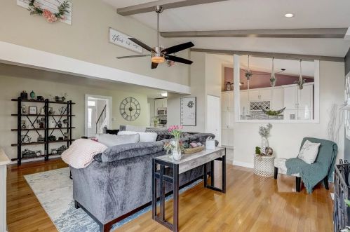 413 Indianwood Dr, Carol Stream IL  60188-1561 exterior