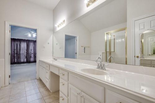 1724 Alpine Dr, Carrollton TX 75007-3740 exterior