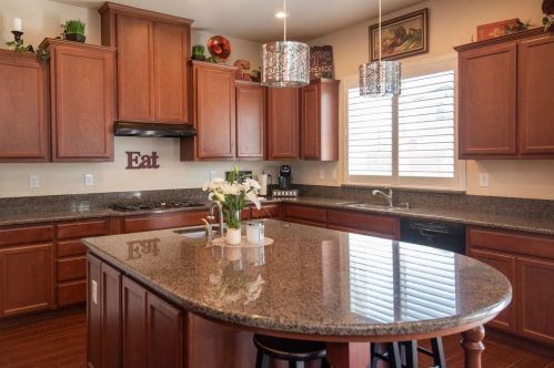 1144 Clearwater Creek Blvd, Manteca, CA 95336-8290