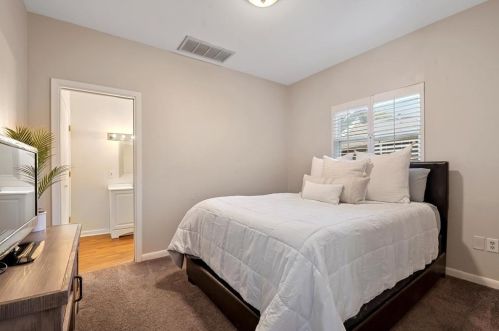 7305 Crofton Dr, Dallas TX  75231-4807 exterior