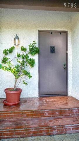 9788 Via Zibello, Burbank, CA 91504-1152