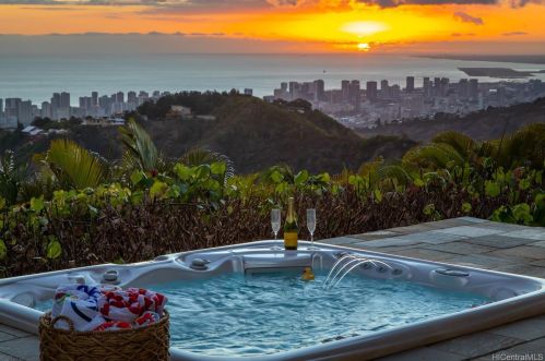 2362 Aha Maka Way, Honolulu HI  96821-1005 exterior