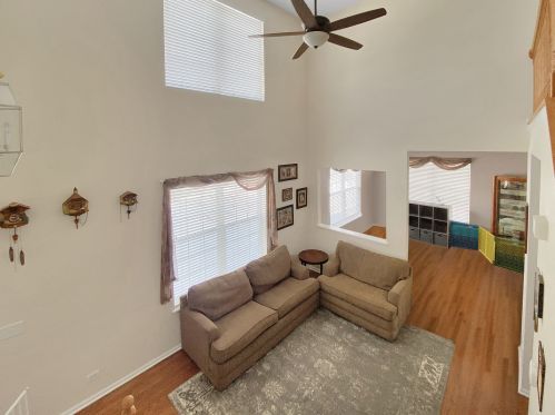 563 Gunnison Ct, Gilberts, IL 60136-4083