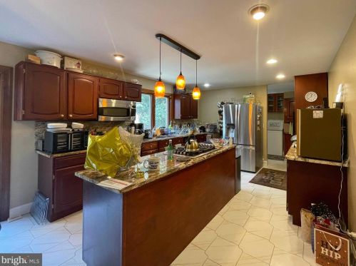 2053 Mayflower Dr, Silver Spring MD 20905-5564 exterior