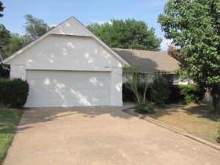 8703 58th St, Tulsa, OK 74145-8702