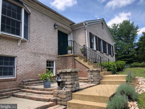 3035 Ashburton Ave, Herndon, VA 20171-2356