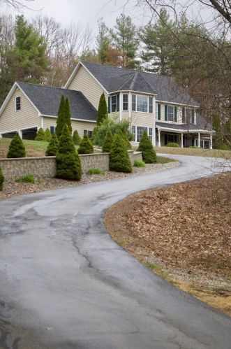 74 Stark Hwy, Goffstown, NH 03046-4406