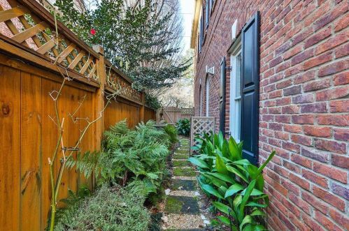 2282 Briarcliff Cmns, Atlanta GA  30345-2173 exterior