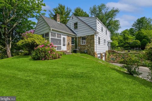 7 Perry Dr, Trenton, NJ 08628-1710
