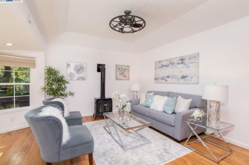 62 Centre St, Mountain View, CA 94041-2359