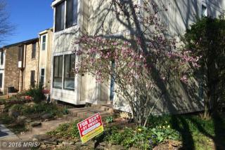 8800 Ridge Hollow Ct, Springfield VA  22152-1433 exterior