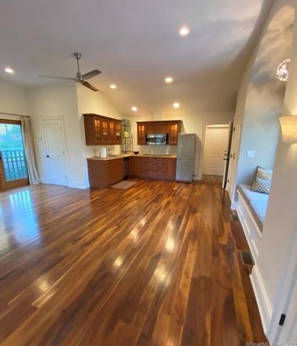 147 Grumman Hill Rd, Wilton CT  06897-4620 exterior