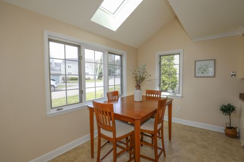 89 Ledgewood Hills Dr, Nashua, NH 03062-4471