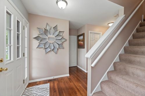 3387 Wilkes Dr, Naperville, IL 60564-8213