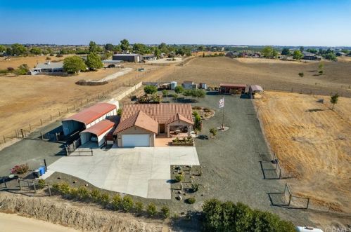8190 Settlers Pl, Lake Nacimiento, CA 93446-6336