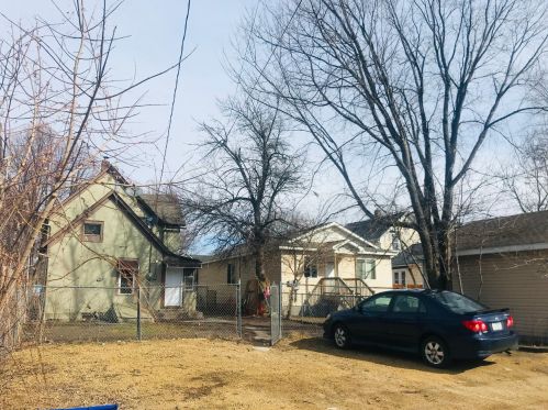 900 Case Ave, Saint Paul MN  55106-3806 exterior