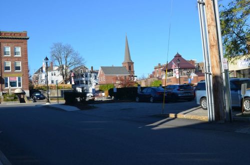 6 Hills Ave, Concord NH  03301-4803 exterior