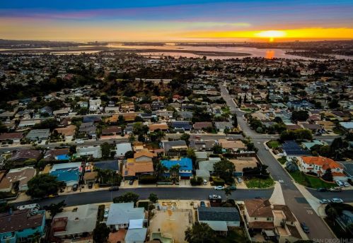 2546 Deerpark Dr, San Diego, CA 92110-1143
