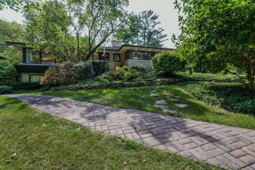 831 Edgewater Dr, Naperville, IL 60540-7434