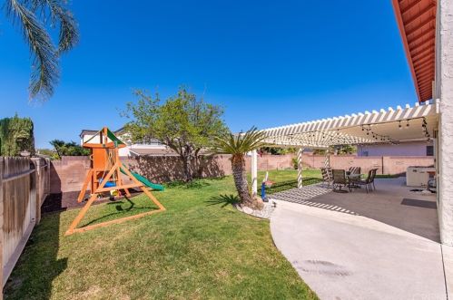 1567 Bridget Ave, Simi Valley CA  93065-3607 exterior