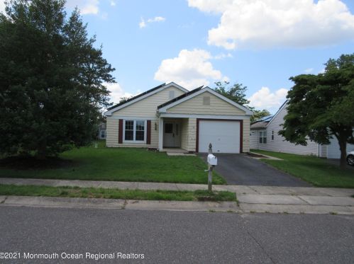 13 Newbury Row, Lakehurst, NJ 08759-6601