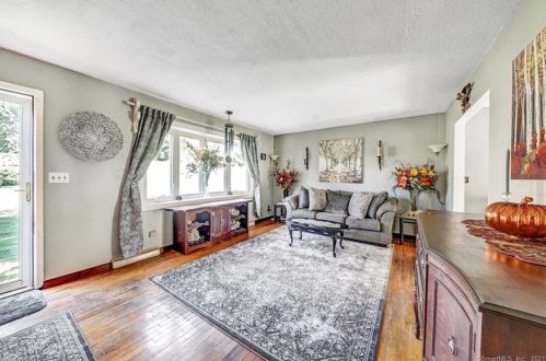 195 Woodruff Rd, Milford, CT 06461-2229