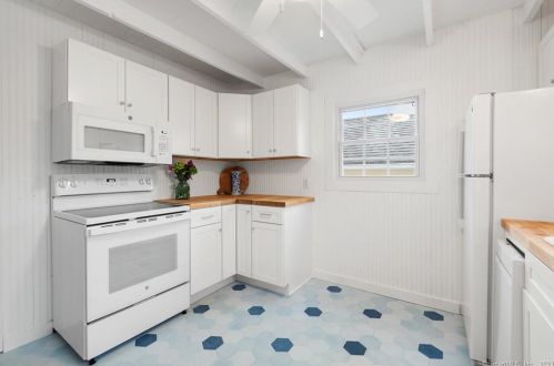 46 Sea Crest Ave, Niantic CT  06357-3338 exterior