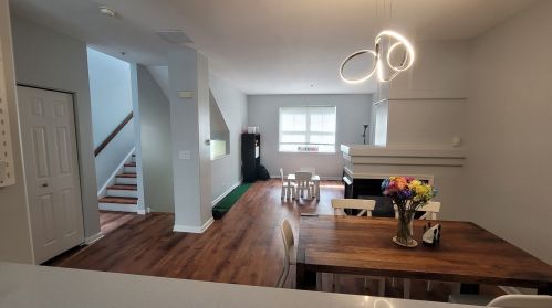 6135 Mayfair St, Morton Grove, IL 60053-2236