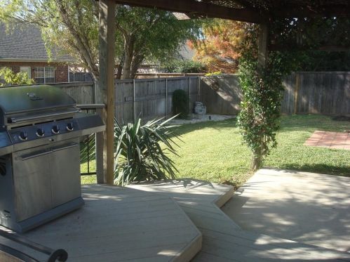 10111 Green Ct, Irving TX  75063-5944 exterior