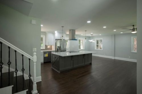 1733 Holly Ln, Atlanta GA  30329-3523 exterior