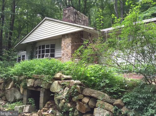 82 River Rd, Roxbury Township, NJ 07836-9627