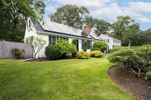 409 Squantum Dr, Warwick, RI 02888-5717