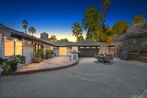 5064 Myrtle Ave, Riverside CA  92506-1423 exterior