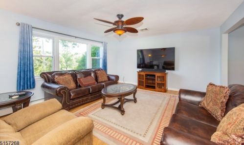 5 Robert St, Roxbury Township, NJ 07836-9743
