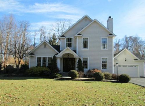 81 Riverbrook Ave, Lincroft, NJ 07738-1319