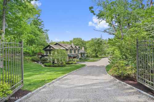 39 Hunting Ridge Rd, Greenwich CT  06831-3121 exterior