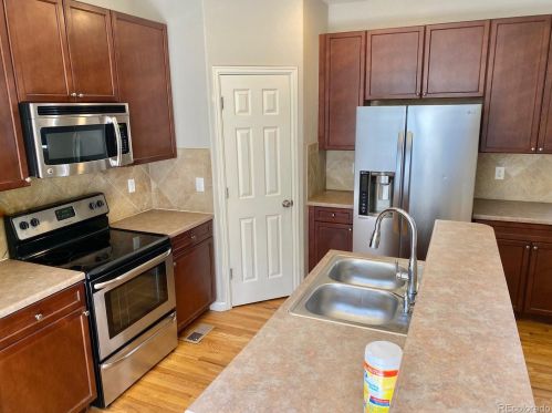 1323 Duquesne Ct, Aurora, CO 80018-6129