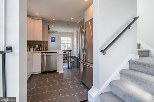 17 44th St, Philadelphia, PA 19104-2941